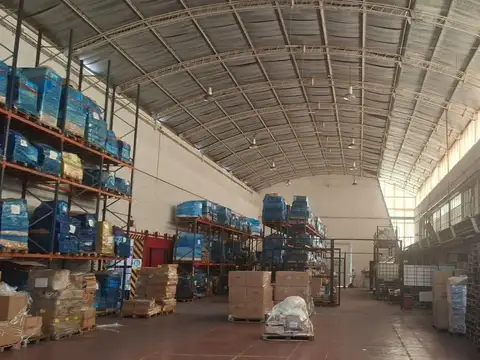Depósito de 1584 m2 cubiertos en Alquiler - La Tablada