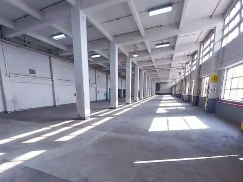 Depósito de 1571 m2 cubiertos en Alquiler - La Tablada