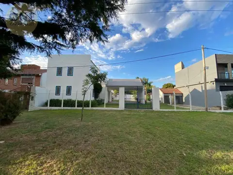 Casa con parque y pileta en venta en Arana | La Plata