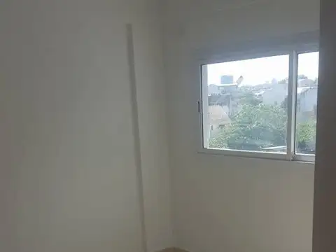 EN VENTA EN VILLA BOSCH DEPARTAMENTO DE 3 AMBIENTES CON COCHERA EN 5 PISO, AL FRENTE - FICHA 10007