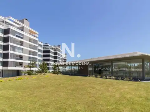 En venta apartamento en Brava Punta del Este de 3 dormitorios.