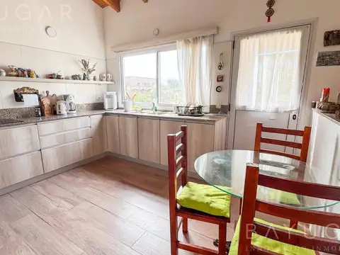 Casa 4 ambientes con 2 baños