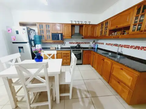 Casa De 4 Ambientes Con Terraza En Venta - Los Polvorines