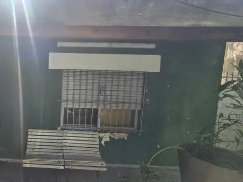 Casa 6 ambientes con 2 baños