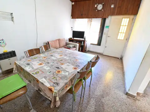 Casa 2 ambientes con 1 baño
