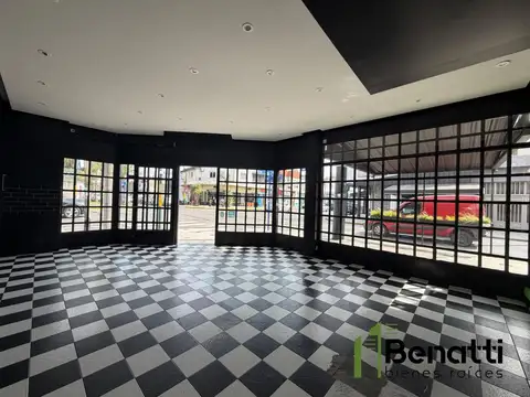 Local en esquina sobre Av. San Martin 32m2 EXELENTE UBIC.