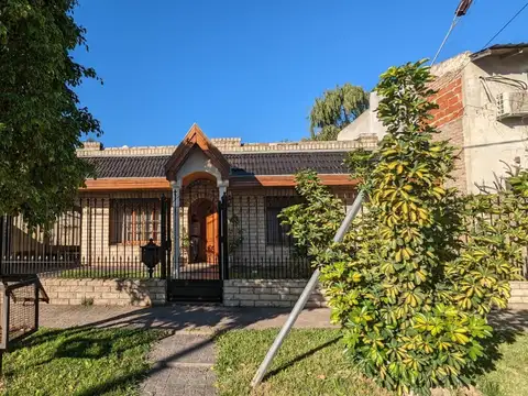 Casa en Venta con 6 cocheras