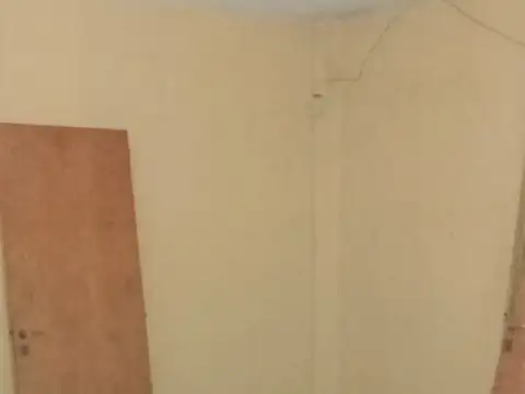 LOCAL 50 MTS CON ENTRADA PARA CAMIONES Y FONDO LIBRE - LOS POLVORINES - MALVINAS ARGENTINAS