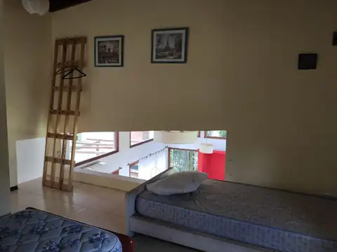 Casa 4 ambientes con 4 baños