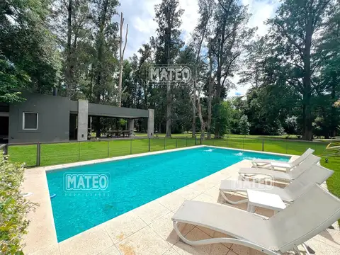 Moderna Propiedad con Fondo a Area Verde