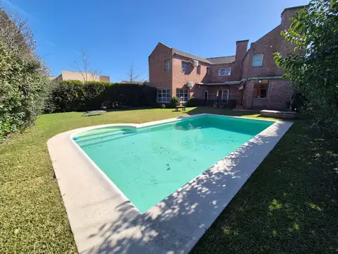 Casa 5 ambientes con 3 baños