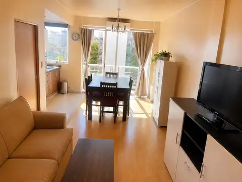 Departamento Monoambiente, Semipiso con balcon al frente.