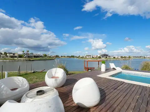 Casa 6 ambientes con 4 baños