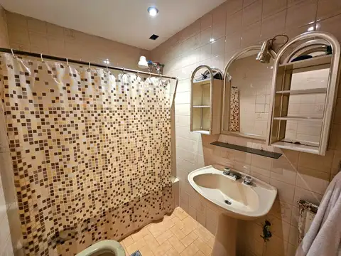 PH TIPO CASA 3 AMB AL FRENTE Y EN PLANTA BAJA CON JARDIN