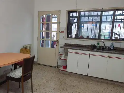 PH TIPO CASA 3 AMB AL FRENTE Y EN PLANTA BAJA CON PATIO