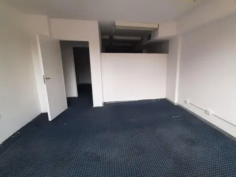 Oficina 6 ambientes con 4 baños