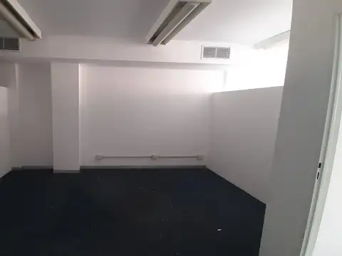 Oficina 6 ambientes con 4 baños
