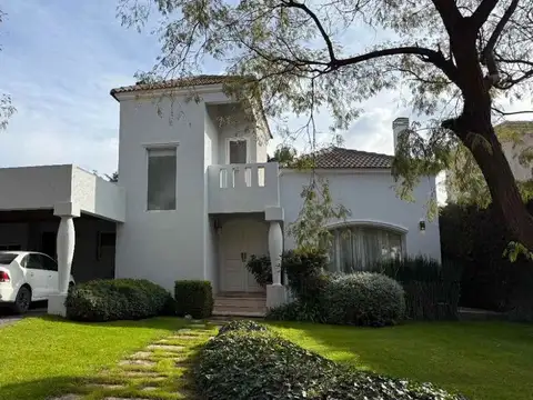 Casa en Alquiler de 3 dormitorios