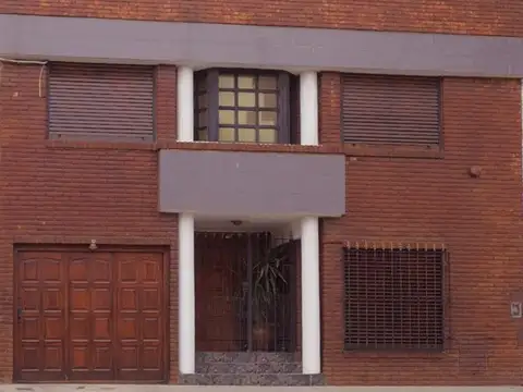 Casa en Venta 5 Ambientes con Garage en Parque Chacabuco