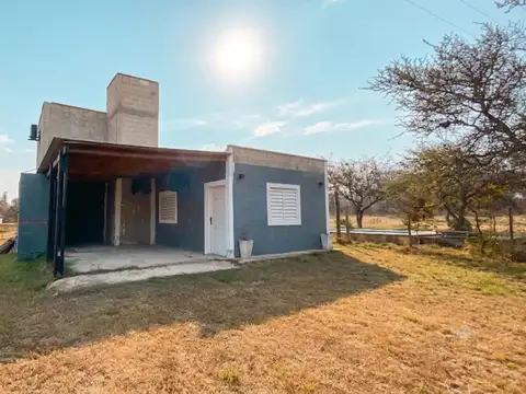 VENDE PERMUTA CASA 2 DORM CON PILETA LOS MOLINOS