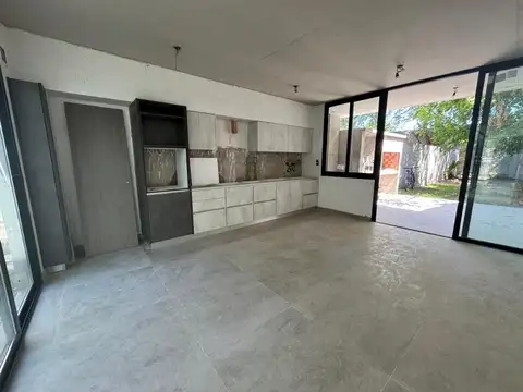 Casa 4 ambientes con 3 baños