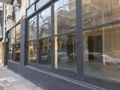   GRAN LOCAL EN VENTA  - AV. AVELLANEDA AL 300  