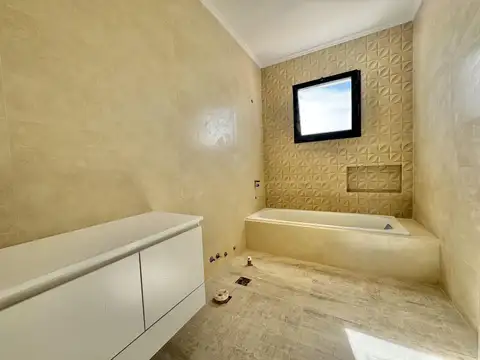 Casa 4 ambientes con 3 baños