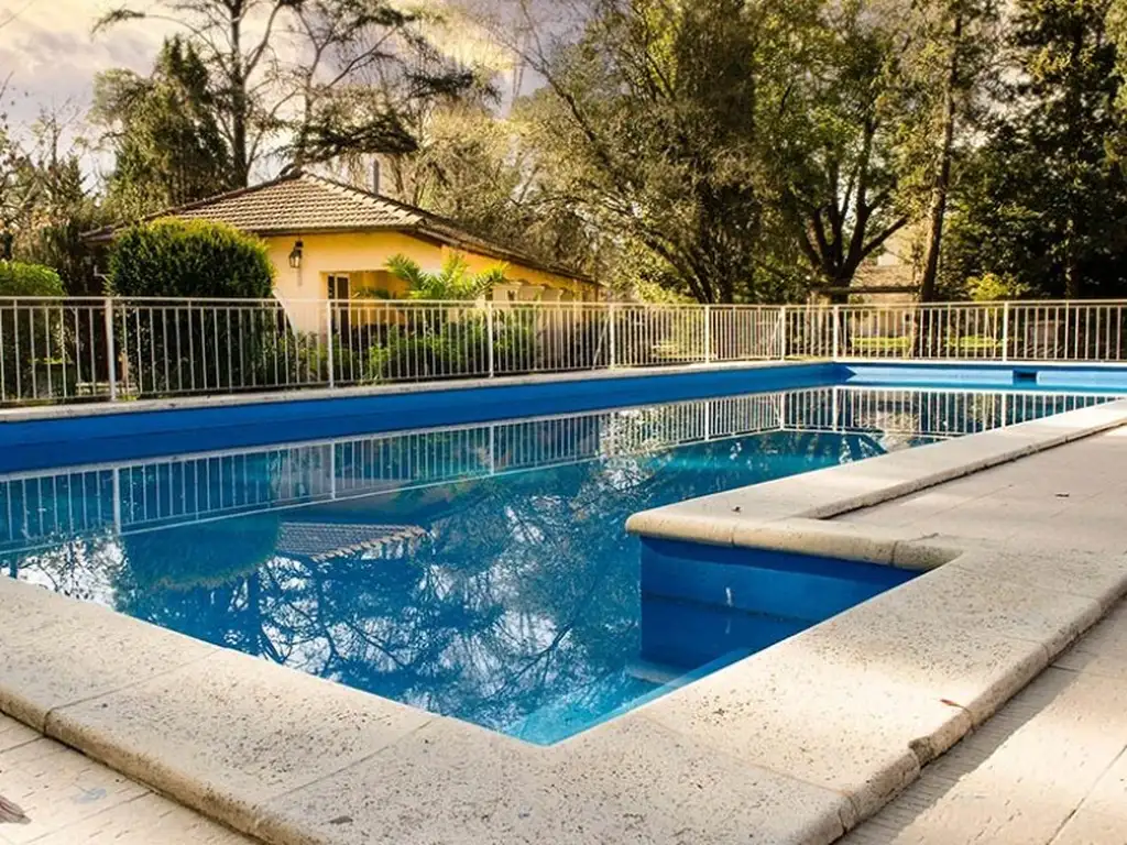 Áreas comunes piscina, club-house, juegos en El Resuello