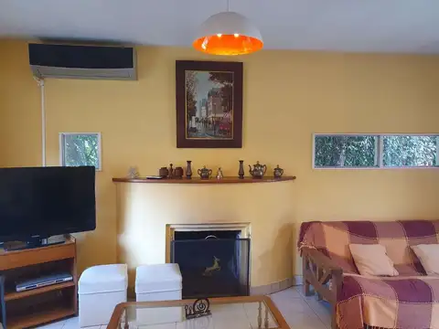 Casa en Alquiler con 1 cochera