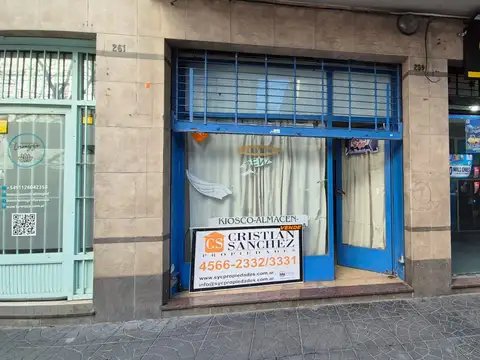 Local A 200 Mts De Rivadavia ! Cuadra De Muchos Edificios - Muy Comercial !