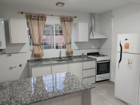 Casa 3 ambientes con 1 baño