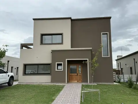 Hermosa Casa de 6 ambientes con financiacion