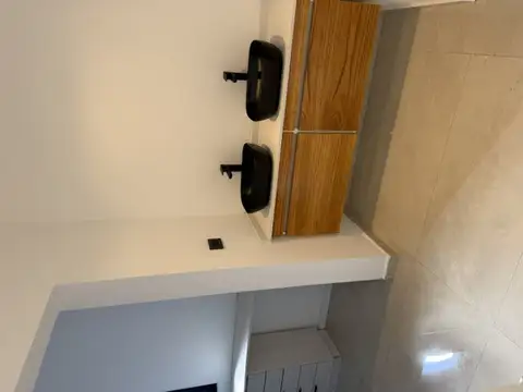 Casa 6 ambientes con 2 baños