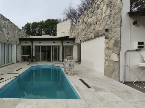 Casa en Venta con 3 cocheras