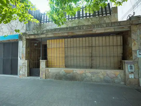 Casa 2 dormitorios local patio pileta