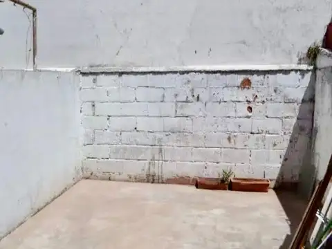 VENTA DE TRIPLEX EN RAMOS MEJIA SUR, COCHERA Y PATIO MUY COMODO