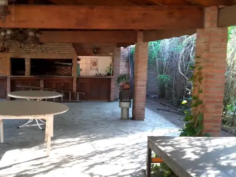 CHALET QUINTA S/ FRACCION 5000 M2 C/PISCINA Y CANCHA TENIS