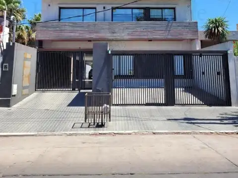 EXCELENTE DEPARTAMENTO 2 AMBIENTES CON BALCÓN Y COCHERA