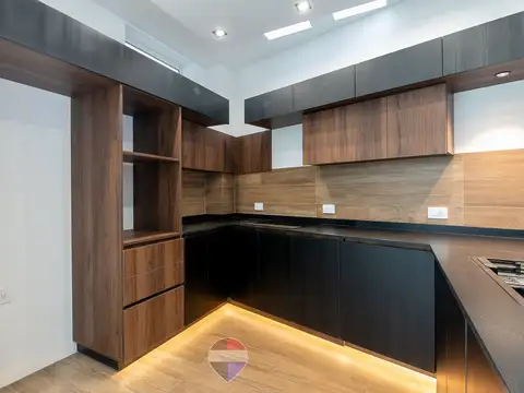 Casa 7 ambientes con 2 baños