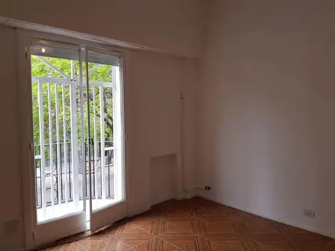 Monoambiente Al Frente con Balcón