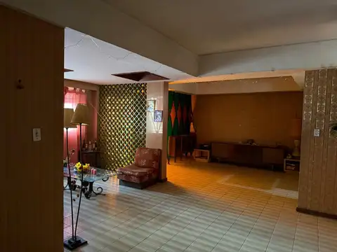 Casa 5 ambientes con 4 baños