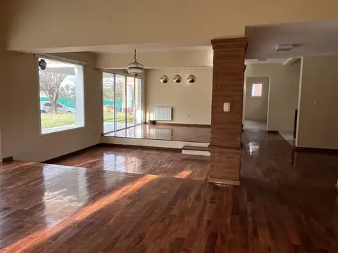 Casa en Alquiler en Lomas de la Carolina, USD 3.200