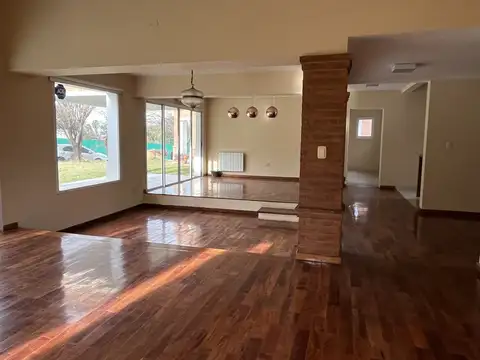 Casa en Alquiler en Lomas de la Carolina, USD 2.750