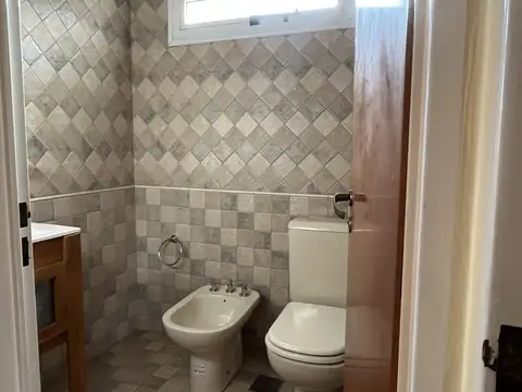 Casa 6 ambientes con 4 baños