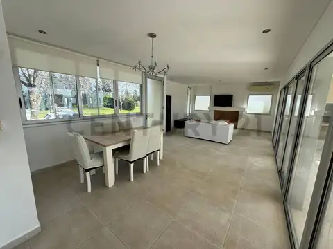 Casa en Alquiler de 3 dormitorios
