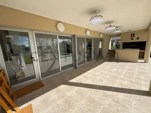 Casa en Alquiler en El Cazal, USD 1.100