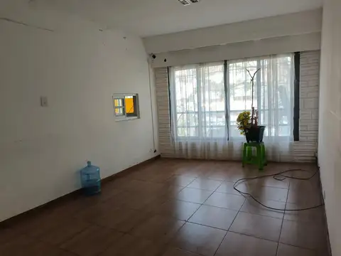 Casa 9 ambientes con 4 baños
