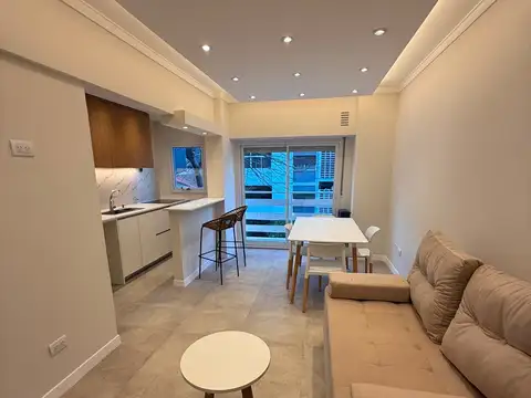 Venta Departamento 2 ambientes con Balcón. Zona Plaza Colón