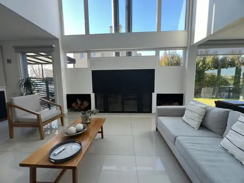 Casa en Venta en El Cantón - Barrio Islas, USD 560.000