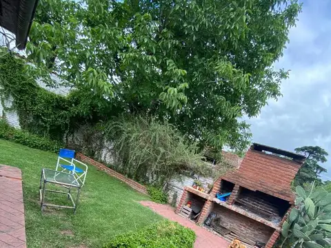 Casa en Venta con 3 cocheras